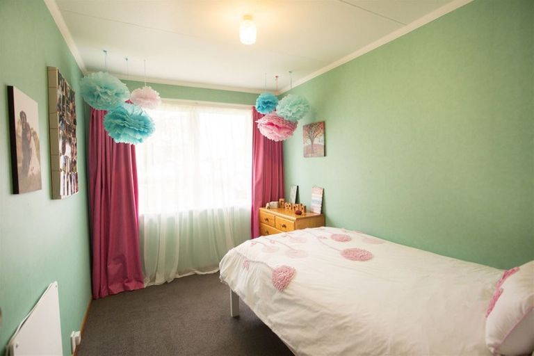 Photo of property in 2 Oban Place, Awapuni, Palmerston North, 4412