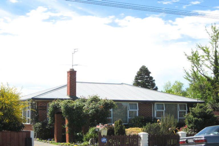 Photo of property in 21 Daniels Road, Redwood, Christchurch, 8051