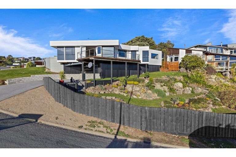 Photo of property in 72 Cannon Hill Crescent, Mount Pleasant, Christchurch, 8081