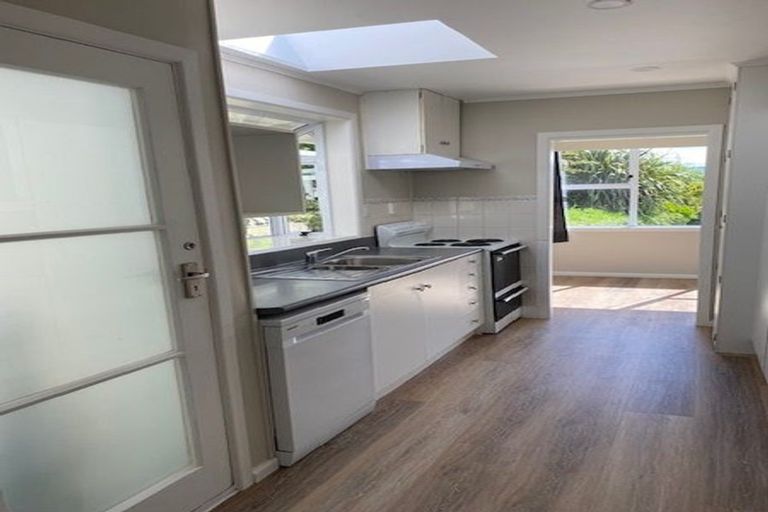 Photo of property in 216a Waddington Drive, Naenae, Lower Hutt, 5011