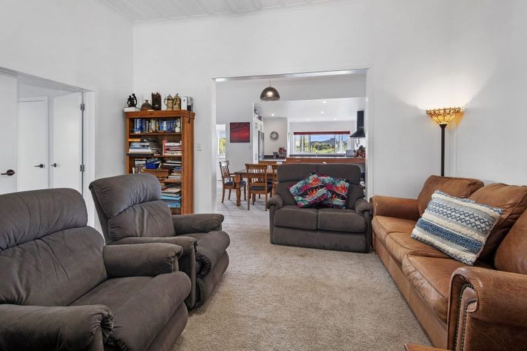 Photo of property in 46 Whakapirau Road, Maungaturoto, 0583