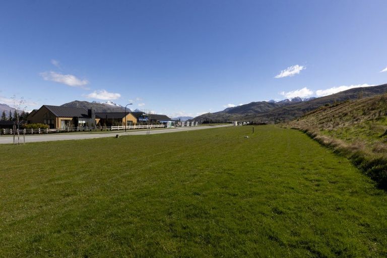 Photo of property in 14 Kahiwi Drive, Lower Shotover, 9304