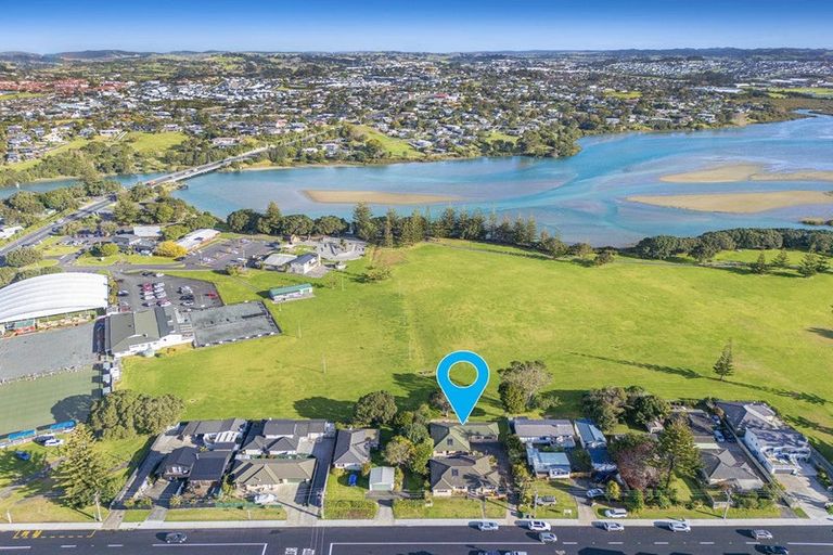 Photo of property in 10a Centreway Road, Orewa, 0931