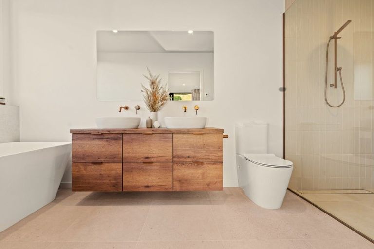 Photo of property in 14 The Fairways, Kinloch, Taupo, 3377