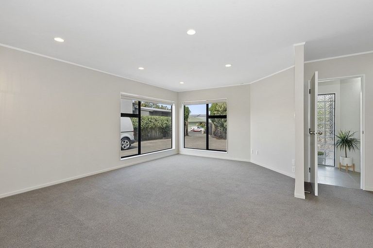 Photo of property in 32 Hastings Place, Hamilton Lake, Hamilton, 3204