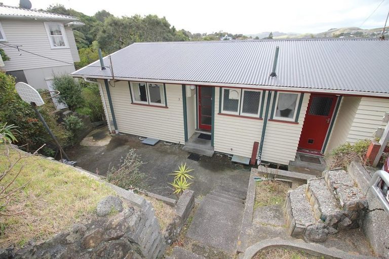 Photo of property in 3 Blandford Way, Newlands, Wellington, 6037