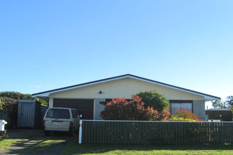 Photo of property in 81 Norfolk Crescent, Otaki Beach, Otaki, 5512
