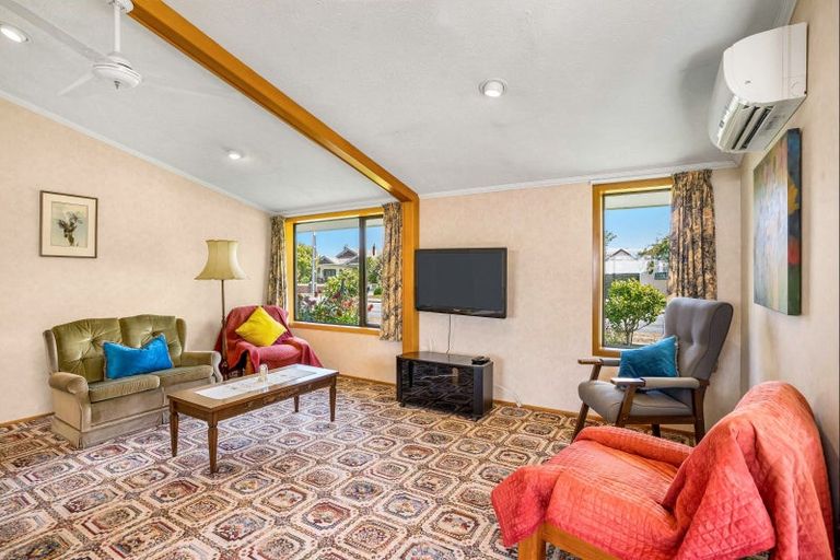 Photo of property in 49 Mackenzie Street, Winton, 9720