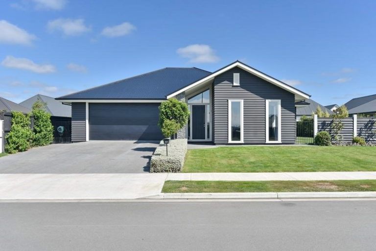 Photo of property in 32 Watkins Drive, Rangiora, 7400