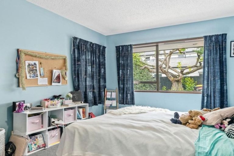 Photo of property in 242 Memorial Avenue, Burnside, Christchurch, 8053