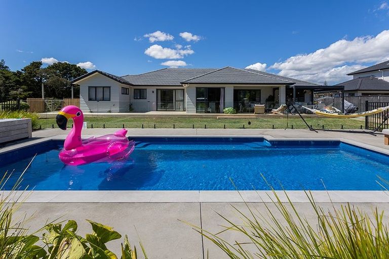 Photo of property in 19 Kahika Grove, Huapai, Kumeu, 0810