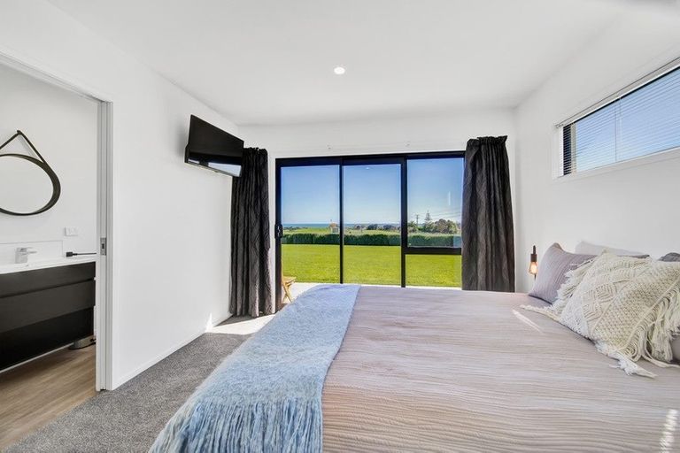 Photo of property in 196 Koru Road, Omata, New Plymouth, 4374