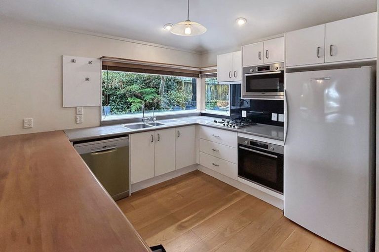 Photo of property in 1a Tui Crescent, Waikanae, 5036