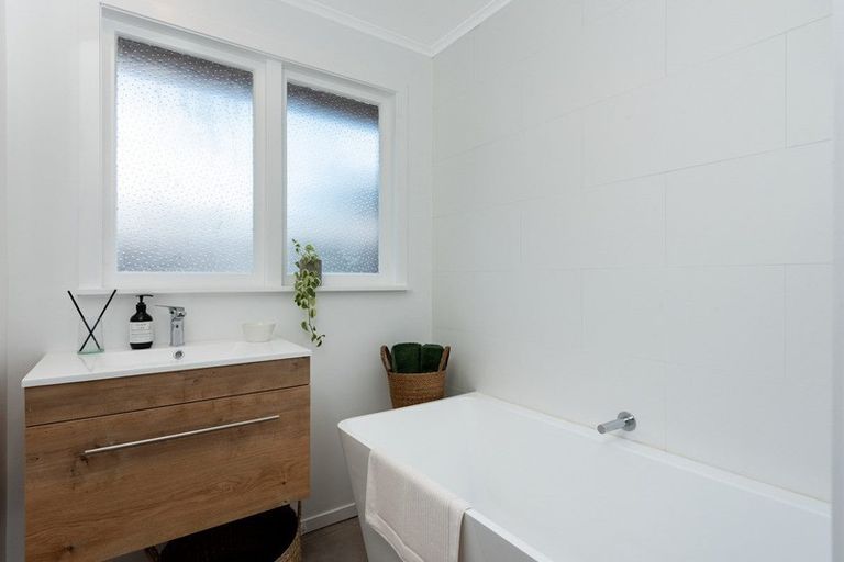 Photo of property in 15 Landview Road, Parkvale, Tauranga, 3112