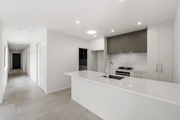 Photo of property in 55 Parkmore Drive, Rosehill, Papakura, 2113