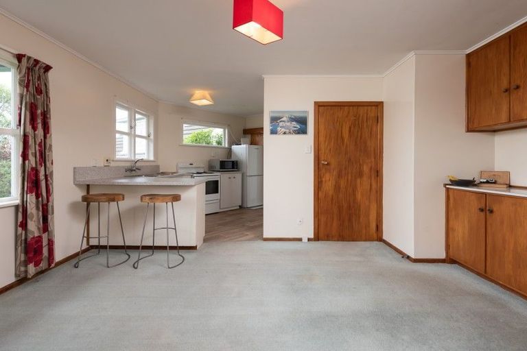 Photo of property in 26 Bellringer Crescent, Newlands, Wellington, 6037