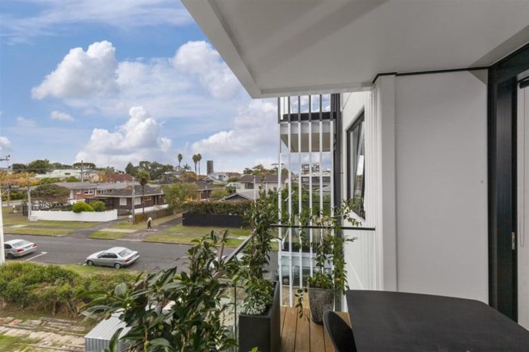 Photo of property in 201/8a Lake Pupuke Drive, Takapuna, Auckland, 0622