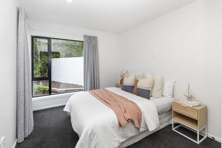 Photo of property in 2/11 Belleview Terrace, Mount Pleasant, Christchurch, 8081