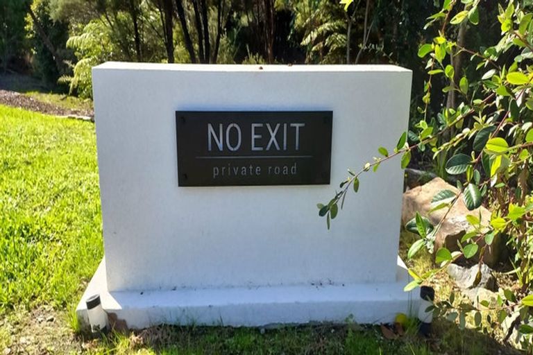 Photo of property in 2 Meenas Place, Cable Bay, 0420