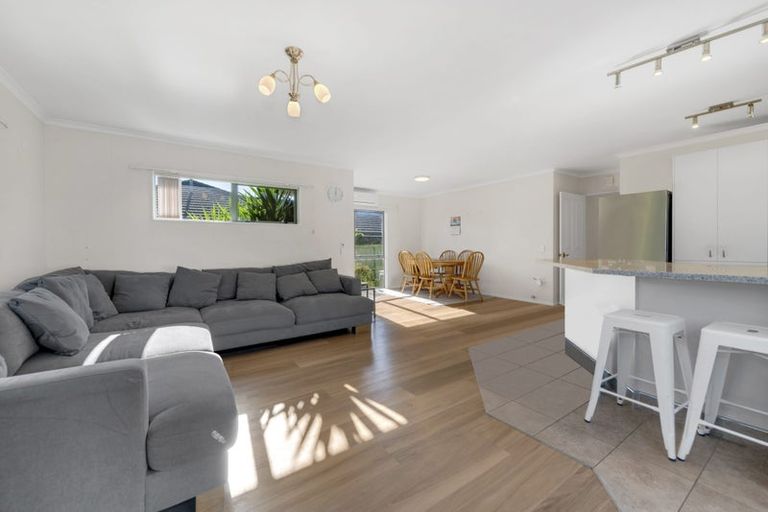Photo of property in 16 Castlehill Court, Wattle Downs, Auckland, 2103