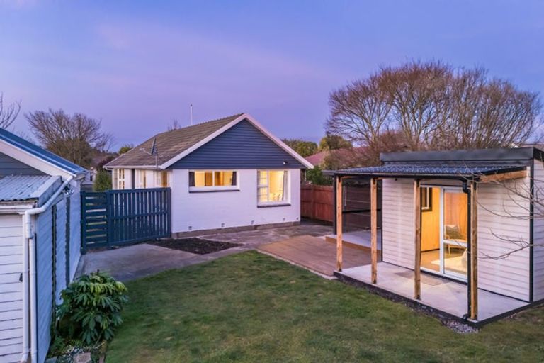 Photo of property in 5 Neave Place, Hillmorton, Christchurch, 8025