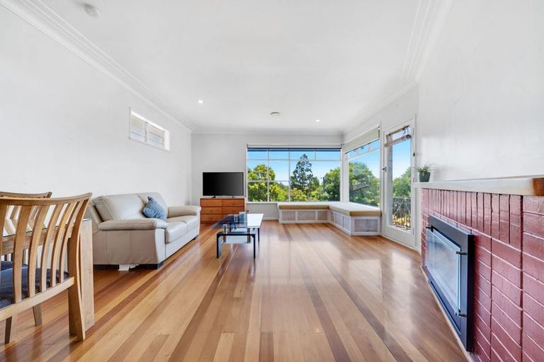 Photo of property in 11 Eastglen Road, Glen Eden, Auckland, 0602