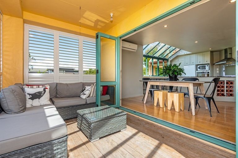 Photo of property in 64 Clifton Terrace, Fitzherbert, Palmerston North, 4410