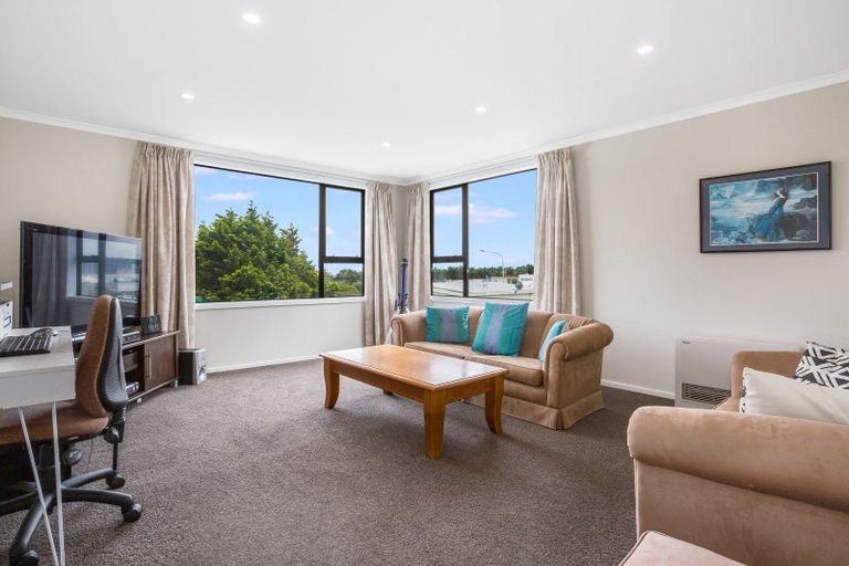 Photo of property in 86 Mana Esplanade, Paremata, Porirua, 5026