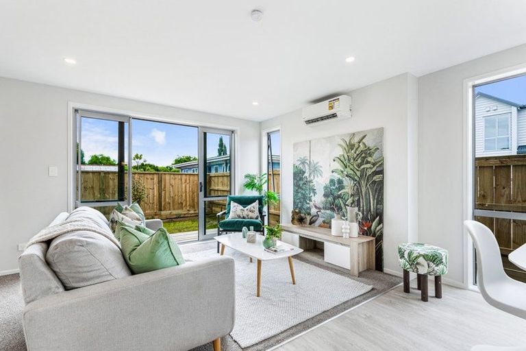 Photo of property in 3/51 Wharf Road, Te Atatu Peninsula, Auckland, 0610