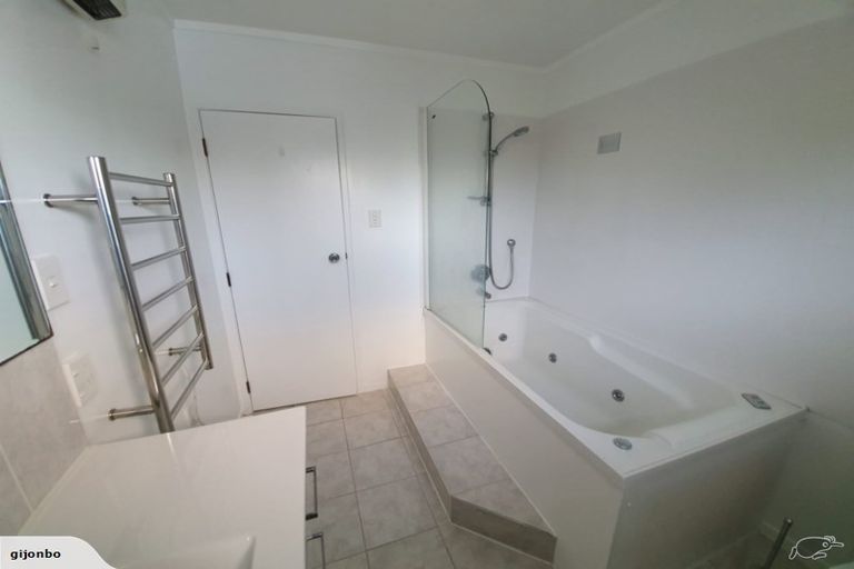 Photo of property in 488 Don Buck Road, Massey, Auckland, 0614