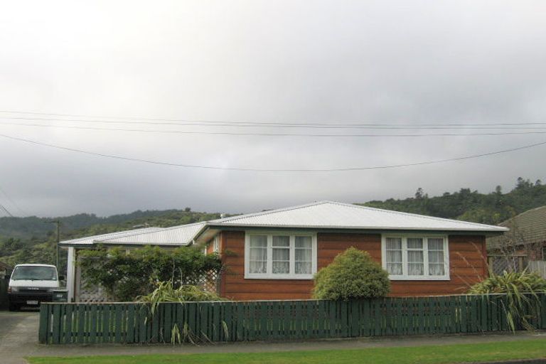 Photo of property in 327 George Street, Stokes Valley, Lower Hutt, 5019