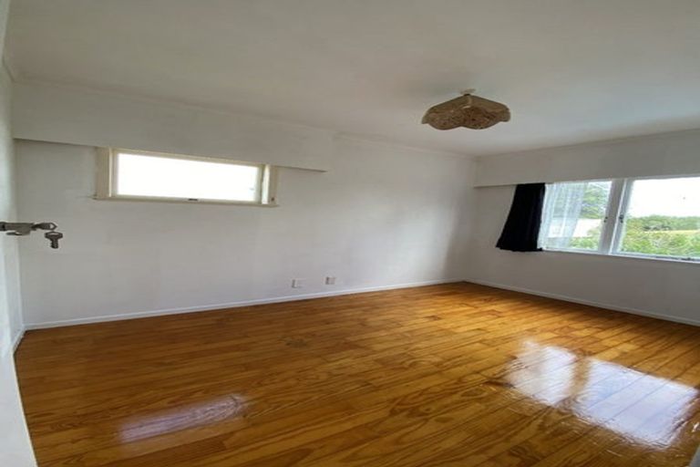 Photo of property in 840 East Coast Road, Oteha, Auckland, 0630