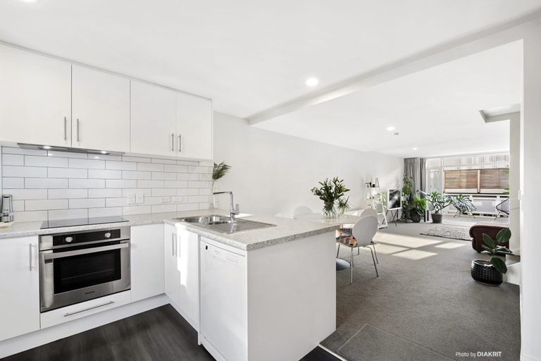 Photo of property in Victoria Villas, 42/35 Pirie Street, Mount Victoria, Wellington, 6011