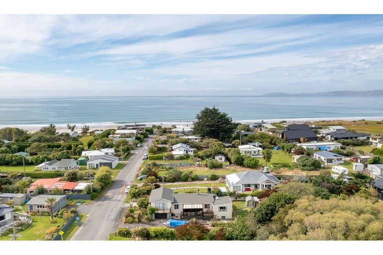 Photo of property in 4 Seaforth Street, Karitane, Waikouaiti, 9471