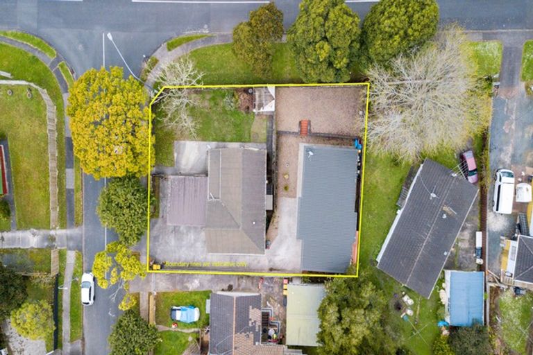 Photo of property in 2 Glucina Place, Glen Eden, Auckland, 0602