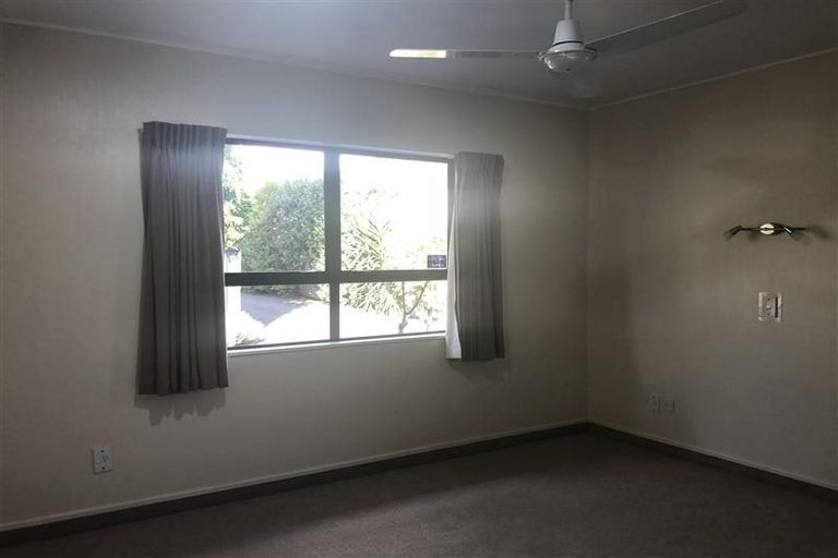 Photo of property in 18 Middle Road, Havelock North, 4130