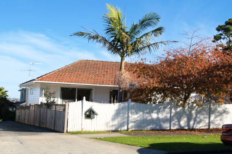 Photo of property in 21 Paparoa Road, Cockle Bay, Auckland, 2014