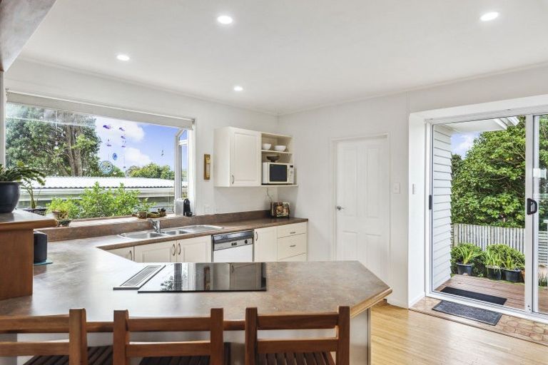 Photo of property in 64 Alexander Road, Raumati Beach, Paraparaumu, 5032