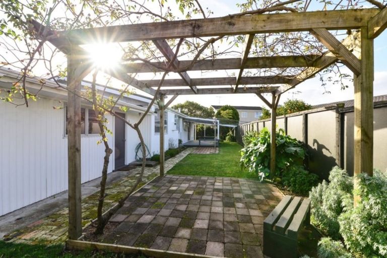 Photo of property in 2 Montana Place, Dinsdale, Hamilton, 3204