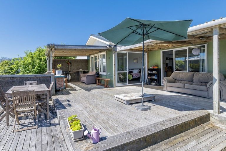 Photo of property in 15 Mahoe Street, Otaki Beach, Otaki, 5512