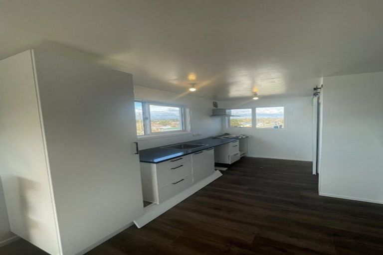 Photo of property in 77 Mould Street, Waitara, 4320