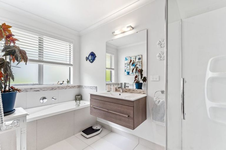 Photo of property in 11 Kelly Greens, Silverdale, 0932