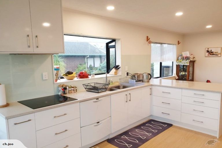 Photo of property in 3 Cassandra Grove, Totara Vale, Auckland, 0629