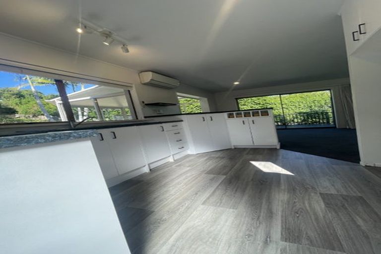 Photo of property in 2/43 Seaton Road, Murrays Bay, Auckland, 0630