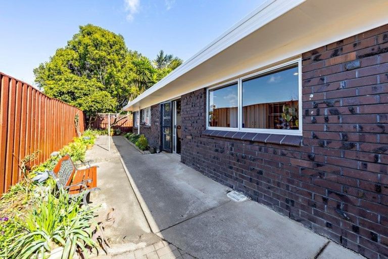 Photo of property in 2/8 Parera Place, Papatoetoe, Auckland, 2025