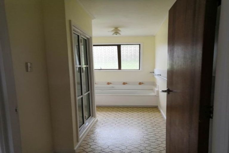 Photo of property in 38 Regency Place, Sunnynook, Auckland, 0632