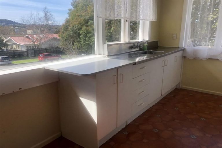 Photo of property in 2 Eden View Road, Sandringham, Auckland, 1025