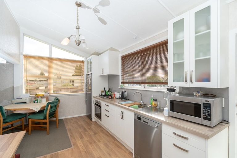 Photo of property in 6 Cricket Place, Melville, Hamilton, 3206