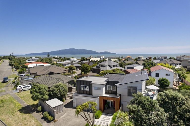 Photo of property in 155 Field Way, Waikanae Beach, Waikanae, 5036