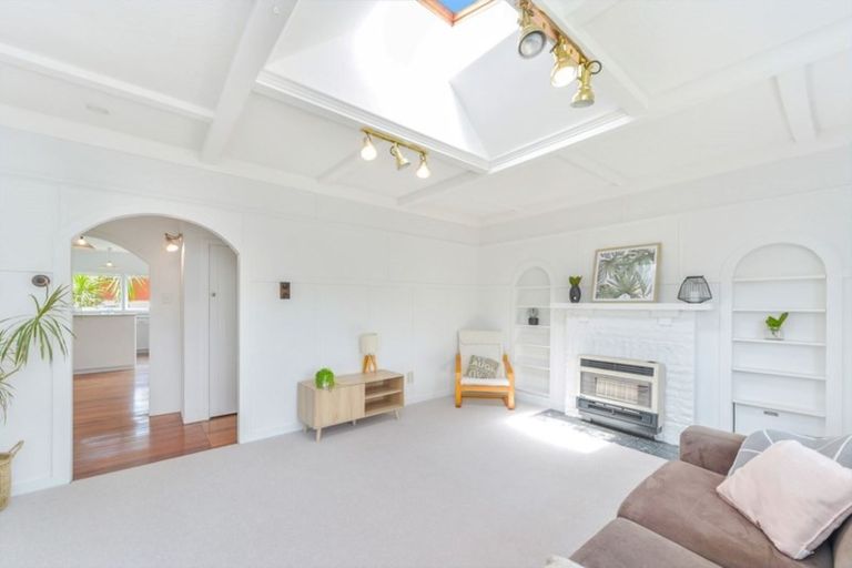 Photo of property in 16 Darley Street, Maeroa, Hamilton, 3200